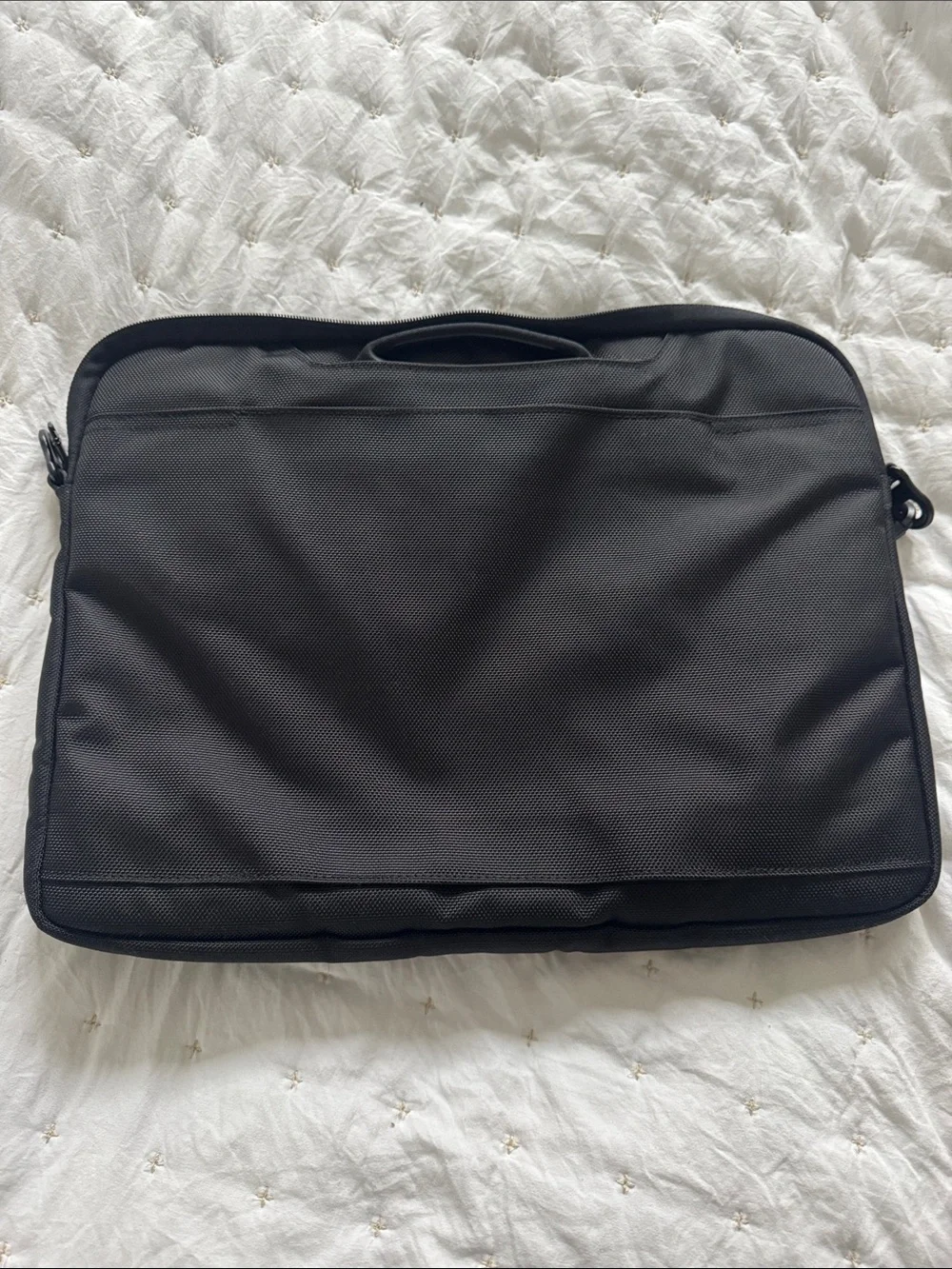 TUMI Black Laptop Briefcase - Sleek Professional Carrying Case